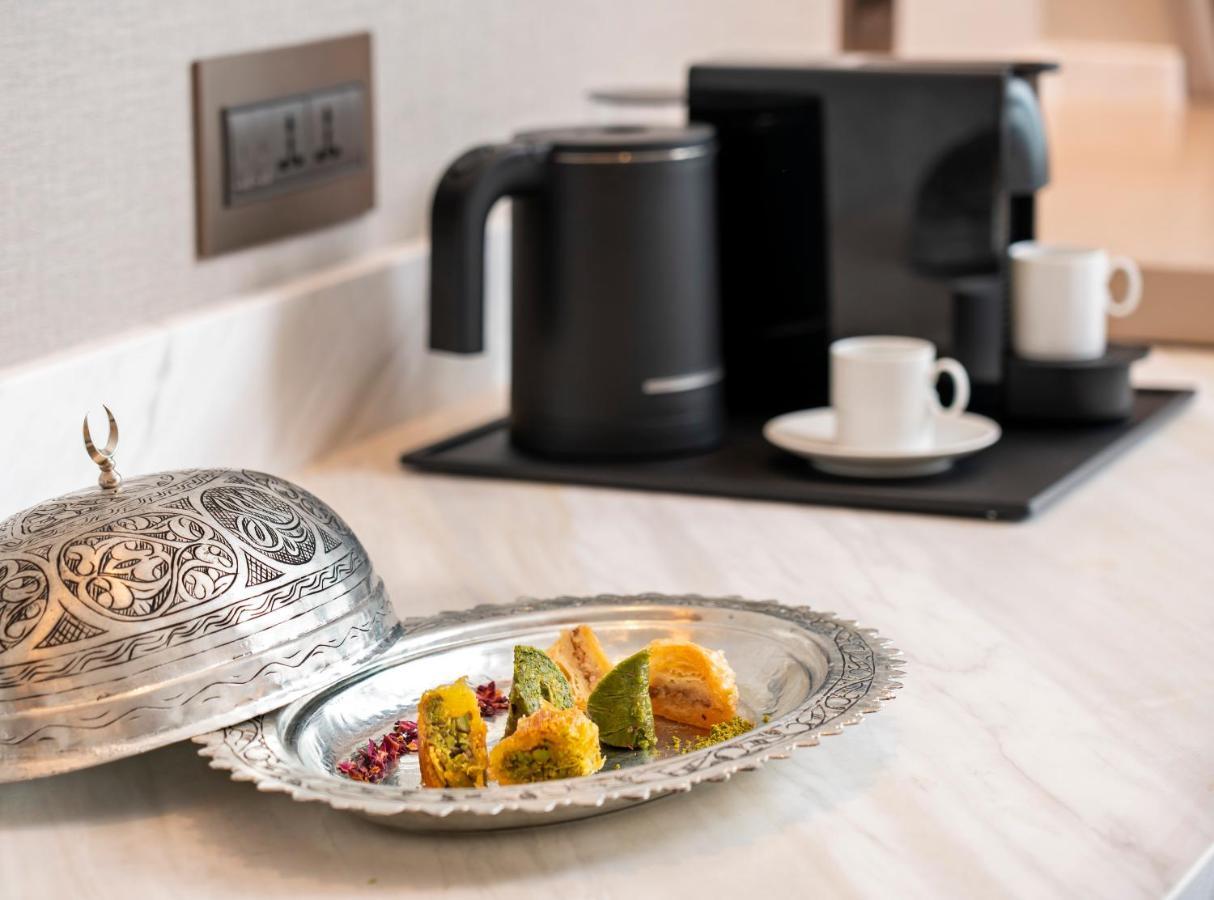 Address Istanbul Hotel Eksteriør billede A coffee machine in a hotel room